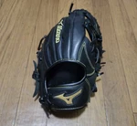 Used Mizuno Baseball Infield Glove Rh. Fixed Price $100.00.