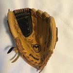 Franklin Sports 22607 Field Master Series 10" Baseball Glove Right Hand Throw. Fixed Price $9.95.