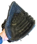 Louisville Slugger Baseball Glove Mitt Bpst 1350 13.5 In Leather Rht. Fixed Price $15.95.
