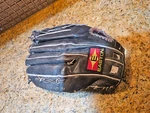 Black Easton EX526B Leather Baseball Glove 12.5 " Rh Throw. Fixed Price $9.00.