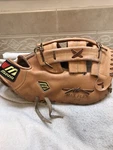 Mizuno GFB-6 World Win 13.5 Softball First Base Mitt Right Hand Throw Japan. Fixed Price $175.00.