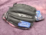 Mizuno Prospect Finch Glove Mitt Girls Pink Black New Fits Right Hand 26534. Fixed Price $29.99.