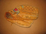 Mizuno MZ1351 Max Flex Baseball Mitt. Fixed Price $35.99.