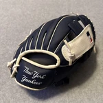 Franklin Mlb New York Yankees Youth Teeball Glove And Set 9.5. Fixed Price $34.99.