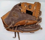 Rawlings Heart The Hide 11.75 Rht PROR205W-2CH Bb Sb Glove Professional Mit. Fixed Price $189.99.