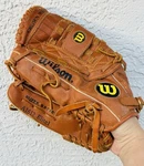 Pre Owned Righthand Wilson Ball Glove Elite Series A1612 Fits Fielder's. Fixed Price $15.99.