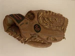 Louisville Slugger LSG20 The Thief 12.5" Baseball Glove Mitt Right Handed. Fixed Price $15.00.