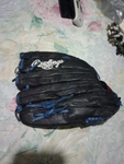Guante De Isbol Rawlings Negro Y Azul. Fixed Price $20.00.