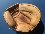 New York Yankees Macgregor Jake Gibbs Catchers Mitt Baseball Glove Model 40 Rht. Fixed Price $16.99.