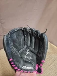 Mizuno Youth Finch Prospect Fastpitch Series GPP1105F1 Softball Rht Glove. Fixed Price $14.99.