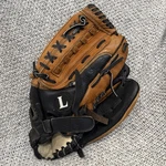 Softballer Louisville Slugger KHBG9 13.5" Cowhide Leather Glove Rht. Fixed Price $14.99.
