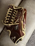 New Read Boombah Vitilla Slowpitch Softball Glove Trapeze -web 13.5 Rht. Fixed Price $117.00.