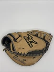Mizuno GXS-100 Girls Broken In Deep Pocket 32.5 Catchers Mitt Right Throw. Fixed Price $85.89.