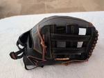 Easton New Professional Collection Rht Slowpitch Soft Glove PCSP13 Nwt. Fixed Price $140.00.