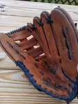 Spalding 18045 Leather Baseball/softball Glove 13.5" Rht. Fixed Price $23.09.