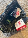 Franklin 22611-12 Right Hand Throw Cfs Black Baseball Glove Fieldmaster Series. Fixed Price $19.00.