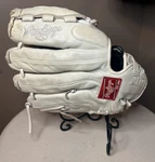 12.5 Rawlings Gold Glove Elite GGEFP125BW Fastpitch Softball Euc. Fixed Price $104.50.