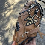 Mizuno GXC-102 Youth Baseball Catchers Mitt Right Hand Throw. Fixed Price $59.00.