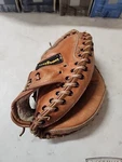 Wilson A2511 Baseball Catchers Mitt Usa Cowhide Rht Tony Pena Signature Glove. Fixed Price $35.95.