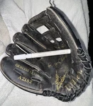Wilson Roger Clemens Genuine Leather Baseball Glove A2182 Lh Thrower Youth 9.5. Fixed Price $19.95.