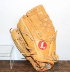 Louisville Slugger LPS55 10.5 Inch Glove Lht Robin Ventura Leather Vintage. Fixed Price $29.92.