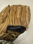 Mizuno GWW1202 World Win Series Glove Retro Leather Professional Model 12IN Rht. Fixed Price $44.99.