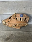 Vtg Spalding 42-549 Performance Series Youth Baseball Glove Rht 12" Franchise. Fixed Price $20.00.