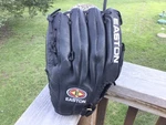 Easton Black Magic 12.5 Inch Etx 125B Baseball Softball Glove Leather Rht. Fixed Price $25.00.