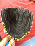 Louisville Slugger DV14-HG Youth Softball Glove Mitt 10.5 Rh-throw Baseball. Fixed Price $9.00.