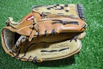 Louisville Slugger Rob Ventura Rh Throw 12 Inch Baseball Glove WHBG28 Vgc #V070. Fixed Price $12.00.