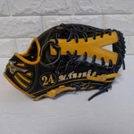 Mizuno Global Elite Softball Outfielder Order. Fixed Price $341.38.
