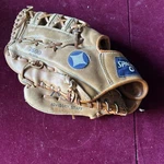 Vintage Spalding Advisory Staff Rod Carew Signature" Baseball Glove Lht 7590. Fixed Price $21.00.
