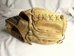 Wilson Baseball Glove Rht A2164 Autograph Signature Model Jim Catfish Hunter. Fixed Price $9.00.