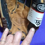 Louisville Slugger GN14-BN 9" Baseball Softball Glove Brown Black Leather. Fixed Price $32.18.