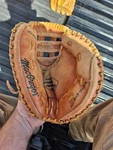 Macgregor Pro Model Catchers Mitt Rh MCCM300X Flex Action Quick Pocket. Fixed Price $49.99.