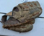 1970'S Spalding Carl Yastrzemski Signature #42-333 Baseball Glove Fits Left.. Fixed Price $19.63.