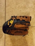 Wilson Elite 12.5 AD360DK125 Right Handed Glove. Fixed Price $24.99.