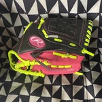 Rawlings 9.5" Child Tee Ball Glove WPL95DSP Players Series Right Hand Throw. Fixed Price $7.60.