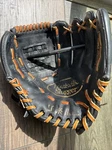 Louisville Slugger AL1050 10.5" Left Hand Glove-for Right Throwing. Fixed Price $14.99.