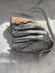 Easton ML1350K Ideal Fit System 13.5 Inch Baseball Glove Right Hand Throw. Fixed Price $18.99.