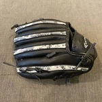 Mlb Easton 9.5" Camo Pattern Rht Baseball Glove Model Kids Good. Fixed Price $14.99.