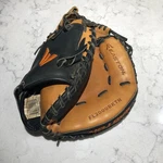 Easton FL2000BKTN Future Legend Pro Boys Baseball Catcher Mitt Glove Youth Rht. Fixed Price $29.00.