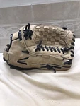 Easton NEFP1275 Natural Elite 12.75 Woman Girls Softball Glove Right Throw. Fixed Price $75.00.
