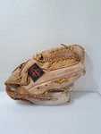 Louisville Slugger Cowhide Baseball / Softball Glove Fred Lynn LSG23 C3238. Fixed Price $31.20.