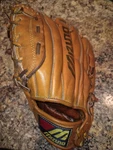Mizuno MM5085 Lht Professional Model 12.5 Inch Baseball Glove. Fixed Price $32.00.