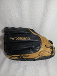 13" Mizuno Softball Glove The GSP1404 Model. Tartan Basket Web.. Fixed Price $35.00.