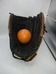 Rawlings Renegade Softball/baseball Size 14" Black Leather RS1400. Fixed Price $28.00.