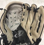Wilson Ez Catch 10.5 Inch AO425 EX95 T-ball Youth Glove Right Hand Throw. Fixed Price $10.00.