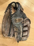 Louisville Slugger Tps 1300 13" Right Hand Throw Baseball Softball Glove 5. Fixed Price $29.95.