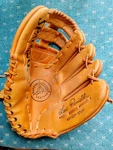Spalding Baseball Glove Leather Lou Piniella 42-5425 Mitt Rht 12" Right Handed. Fixed Price $11.00.